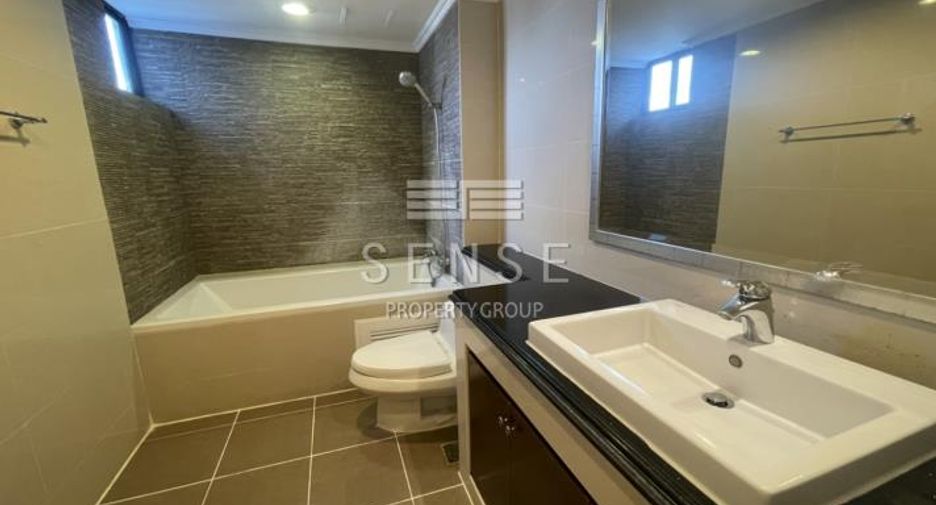 For rent 3 bedrooms condo in Khlong Toei, Bangkok