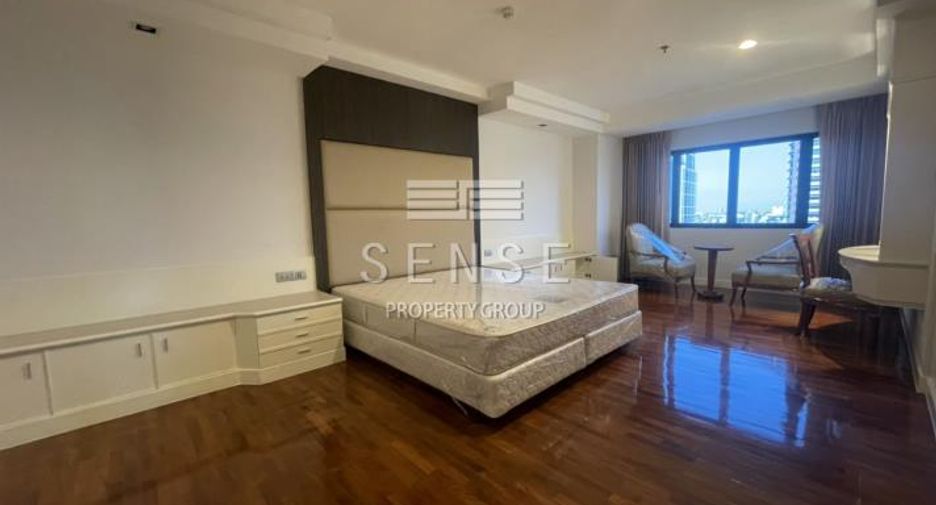 For rent 3 bedrooms condo in Khlong Toei, Bangkok