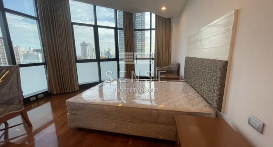 For rent 3 bedrooms condo in Khlong Toei, Bangkok