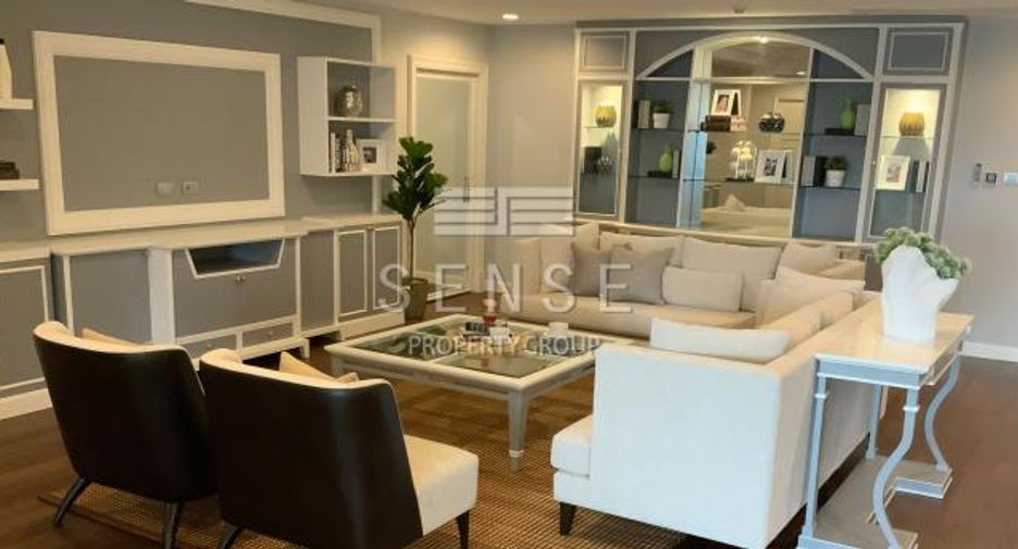 For rent 3 bedrooms condo in Khlong Toei, Bangkok