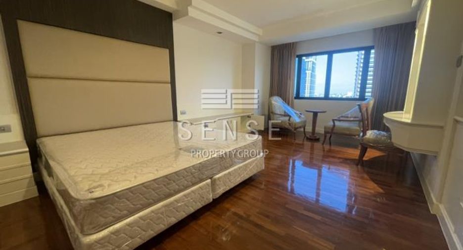 For rent 3 bedrooms condo in Khlong Toei, Bangkok