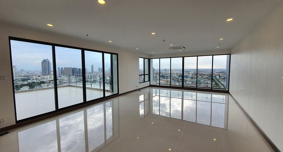 For rent 4 bedrooms condo in Khlong San, Bangkok