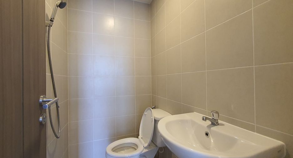 For rent 4 bedrooms condo in Khlong San, Bangkok