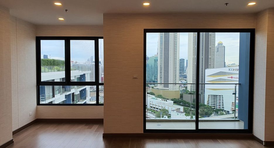 For rent 4 bedrooms condo in Khlong San, Bangkok