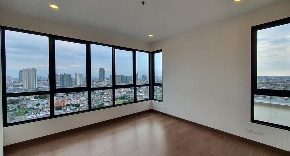 For rent 4 bedrooms condo in Khlong San, Bangkok