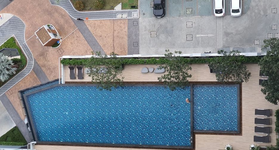 For rent 4 bedrooms condo in Khlong San, Bangkok