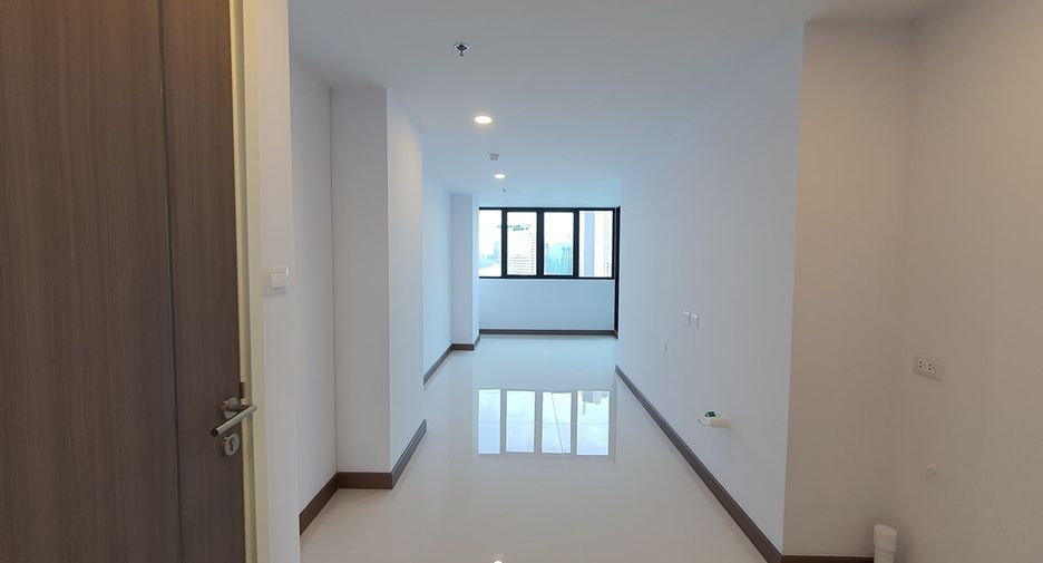 For rent 4 bedrooms condo in Khlong San, Bangkok
