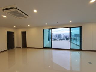 For rent 4 ベッドルーム condo in Khlong San, Bangkok