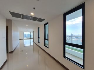 For rent 4 ベッドルーム condo in Khlong San, Bangkok