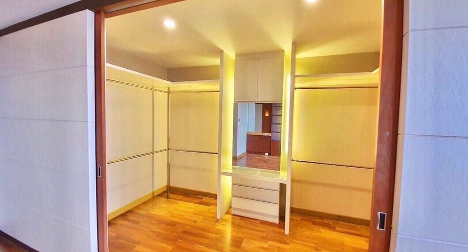 For sale 3 bed condo in Mueang Nonthaburi, Nonthaburi
