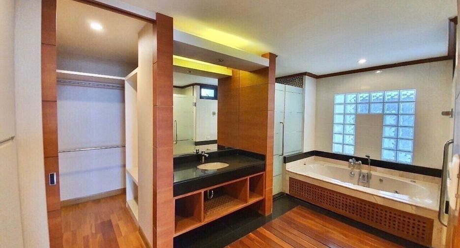 For sale 3 bed condo in Mueang Nonthaburi, Nonthaburi