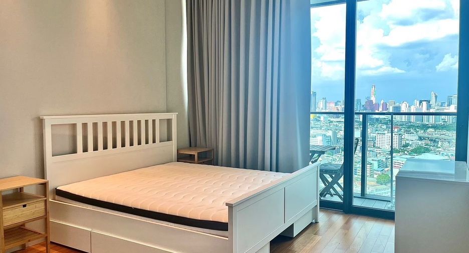 For rent 3 bed condo in Khlong San, Bangkok