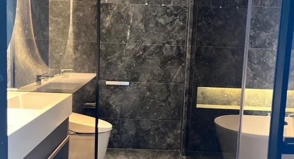 For rent 3 bed condo in Khlong San, Bangkok