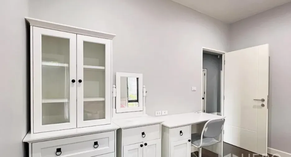 For rent and for sale 4 bedrooms house in Lam Luk Ka, Pathum Thani