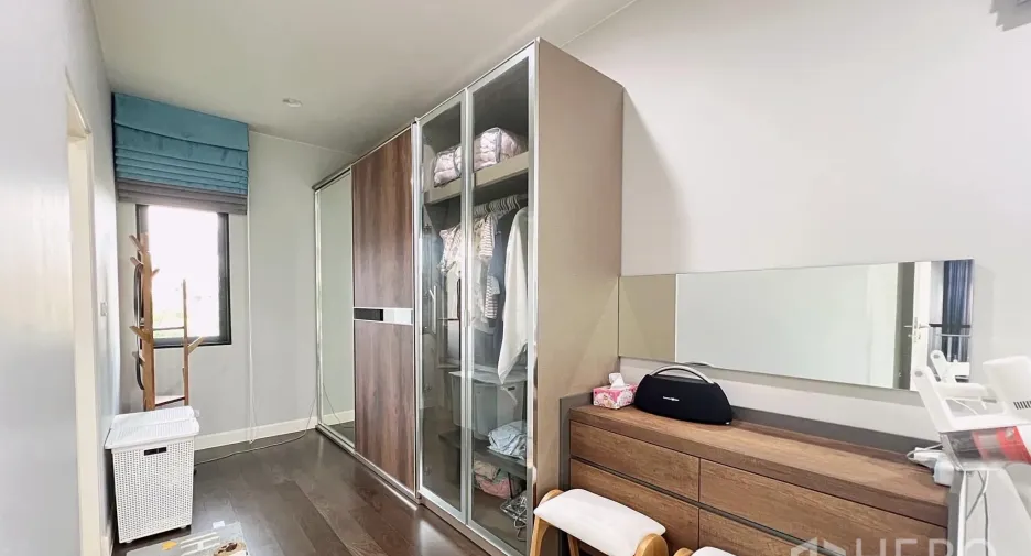 For rent and for sale 4 bedrooms house in Lam Luk Ka, Pathum Thani
