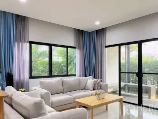For rent and for sale 4 bedrooms house in Lam Luk Ka, Pathum Thani