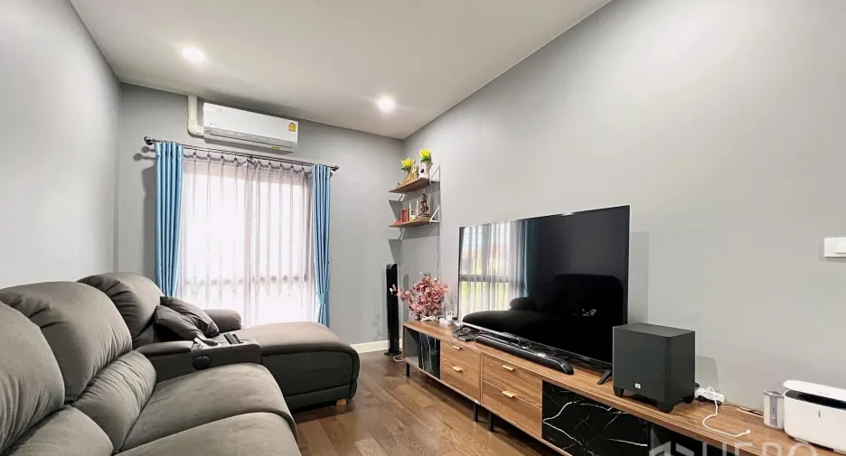 For rent and for sale 4 bedrooms house in Lam Luk Ka, Pathum Thani