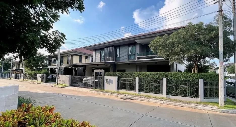 For rent and for sale 4 bedrooms house in Lam Luk Ka, Pathum Thani