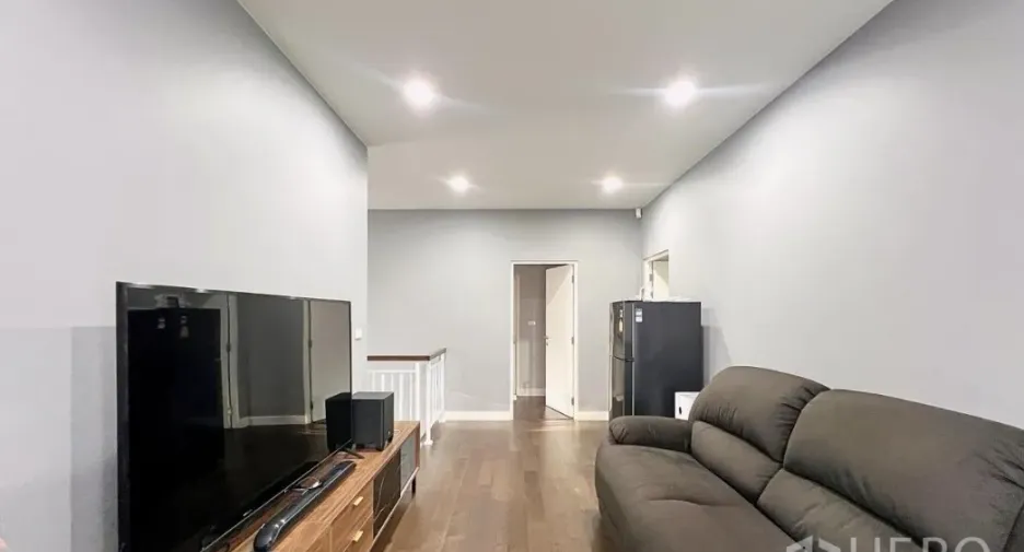 For rent and for sale 4 bedrooms house in Lam Luk Ka, Pathum Thani