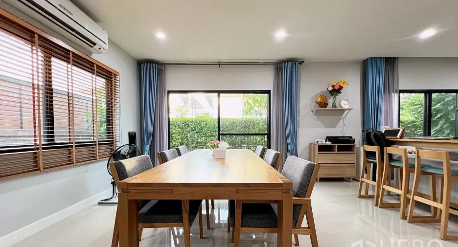 For rent and for sale 4 bedrooms house in Lam Luk Ka, Pathum Thani