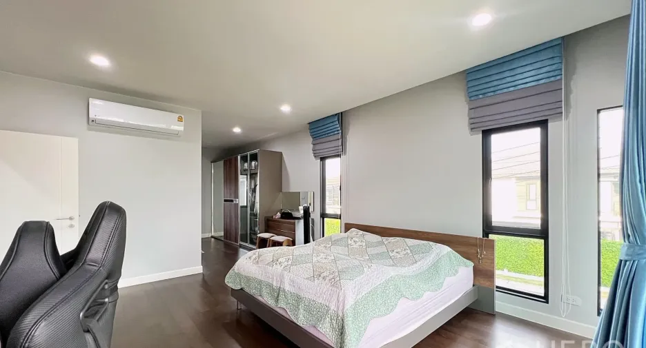 For rent and for sale 4 bedrooms house in Lam Luk Ka, Pathum Thani