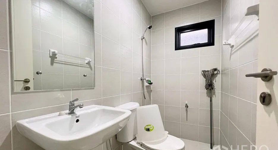 For rent and for sale 4 bedrooms house in Lam Luk Ka, Pathum Thani
