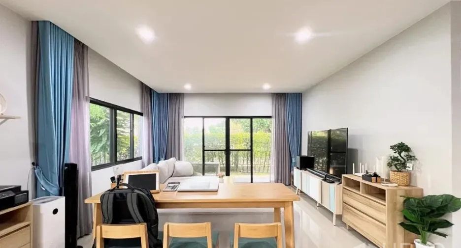 For rent and for sale 4 bedrooms house in Lam Luk Ka, Pathum Thani