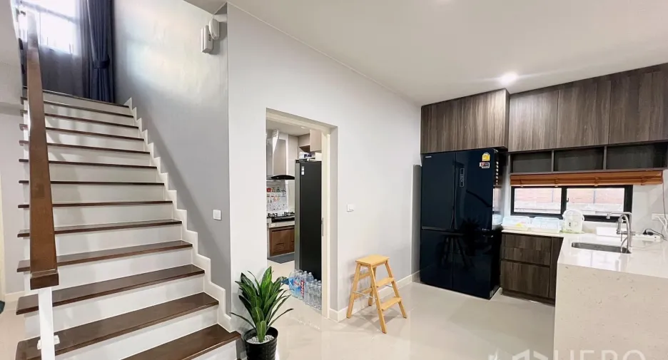 For rent and for sale 4 bedrooms house in Lam Luk Ka, Pathum Thani