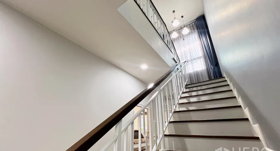 For rent and for sale 4 bedrooms house in Lam Luk Ka, Pathum Thani