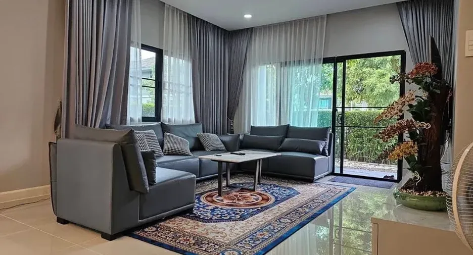 Haus zur Miete und zum Kauf mit 4 Zimmer in Lam Luk Ka, Pathum Thani