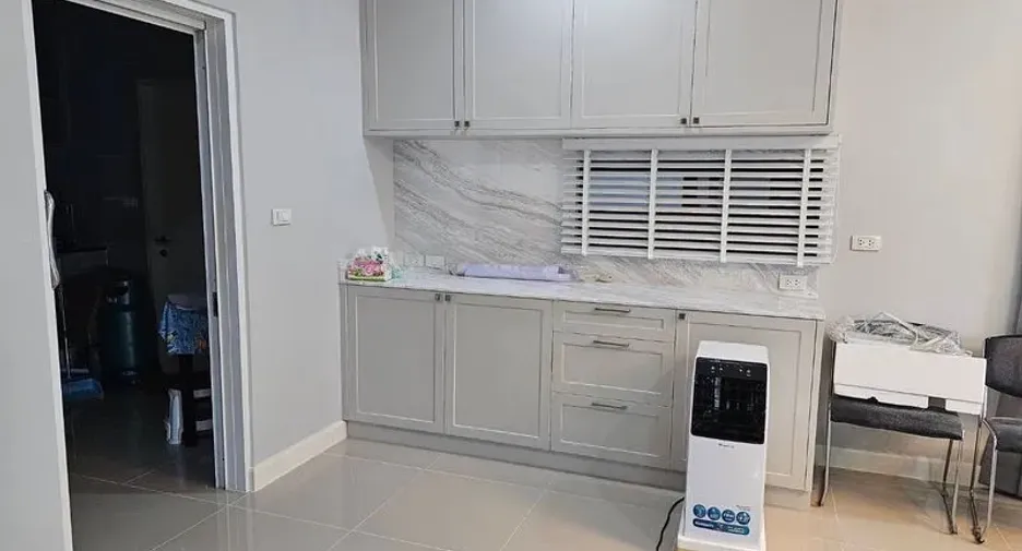 Haus zur Miete und zum Kauf mit 4 Zimmer in Lam Luk Ka, Pathum Thani