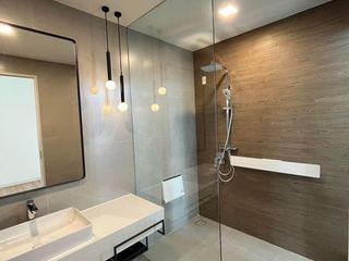 For rent and for sale 4 bed house in Huai Khwang, Bangkok