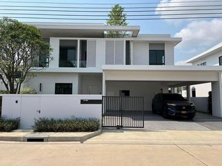 For rent and for sale 4 bed house in Huai Khwang, Bangkok