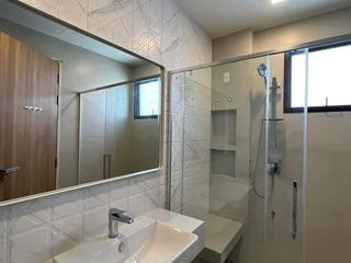 For rent and for sale 4 bed house in Huai Khwang, Bangkok