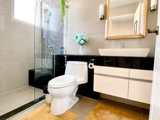 For sale 5 bed condo in Huai Khwang, Bangkok