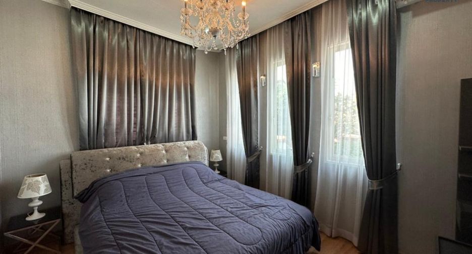 For sale 4 bed townhouse in Mueang Samut Sakhon, Samut Sakhon