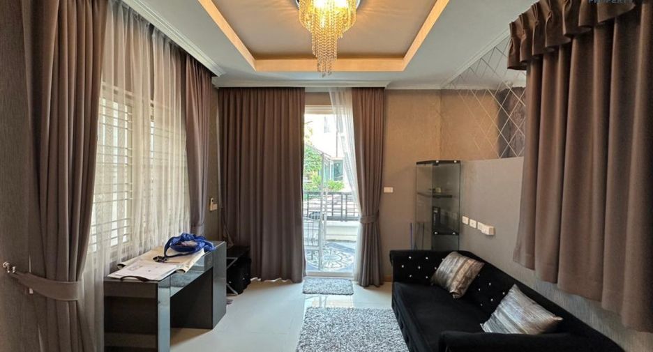 For sale 4 bed townhouse in Mueang Samut Sakhon, Samut Sakhon