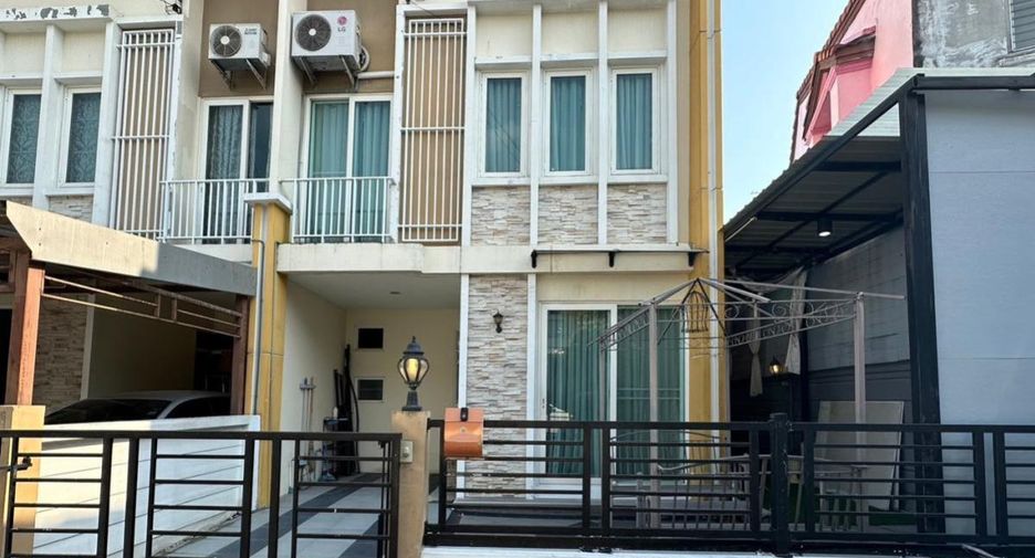 For sale 4 bed townhouse in Mueang Samut Sakhon, Samut Sakhon
