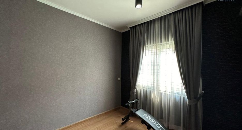 For sale 4 bed townhouse in Mueang Samut Sakhon, Samut Sakhon