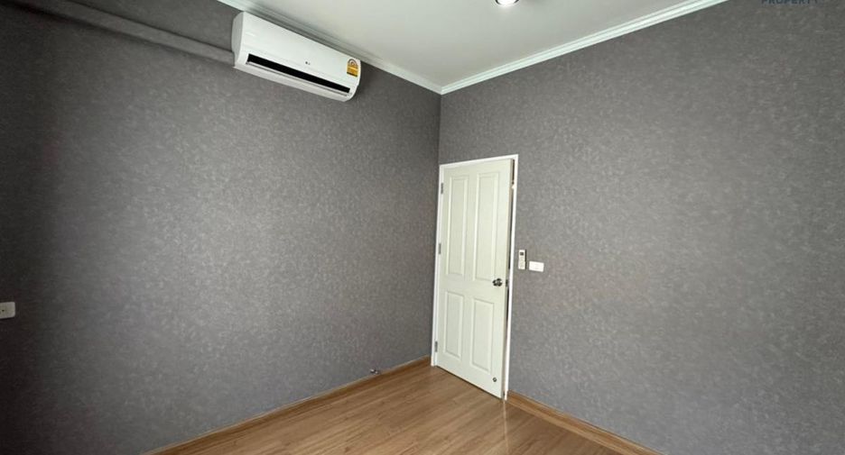 For sale 4 bed townhouse in Mueang Samut Sakhon, Samut Sakhon