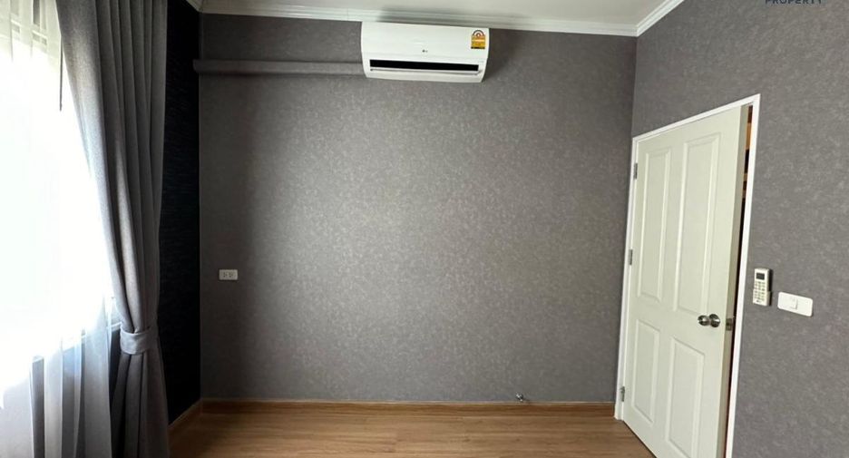 For sale 4 bed townhouse in Mueang Samut Sakhon, Samut Sakhon