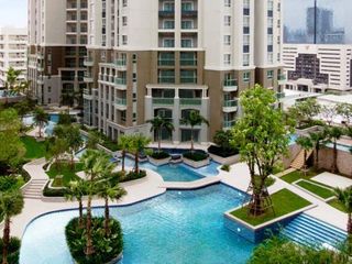 For sale 4 Beds condo in Huai Khwang, Bangkok