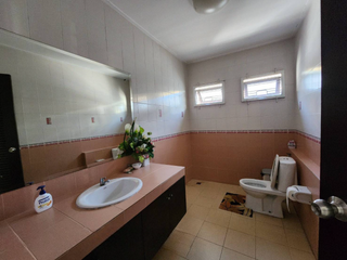 For sale 5 Beds house in Huai Khwang, Bangkok