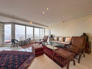 For sale 2 bed condo in Yan Nawa, Bangkok