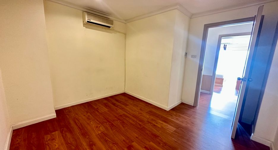 À vendre 3 chambres condo à Watthana, Bangkok