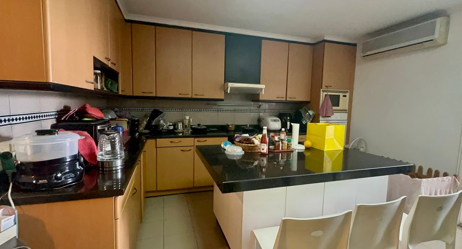 For sale 3 bed condo in Watthana, Bangkok