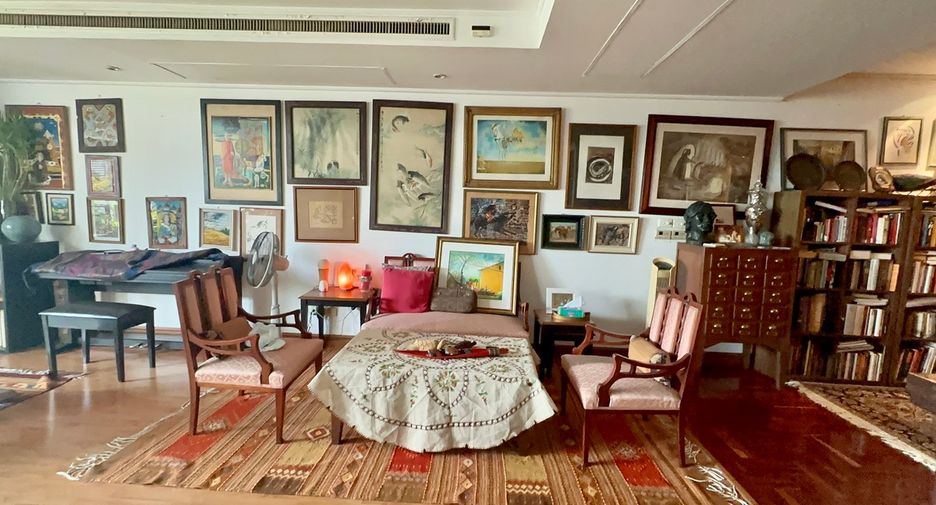 For sale 3 bed condo in Watthana, Bangkok