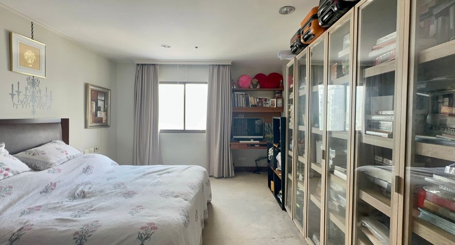 For sale 3 bed condo in Watthana, Bangkok