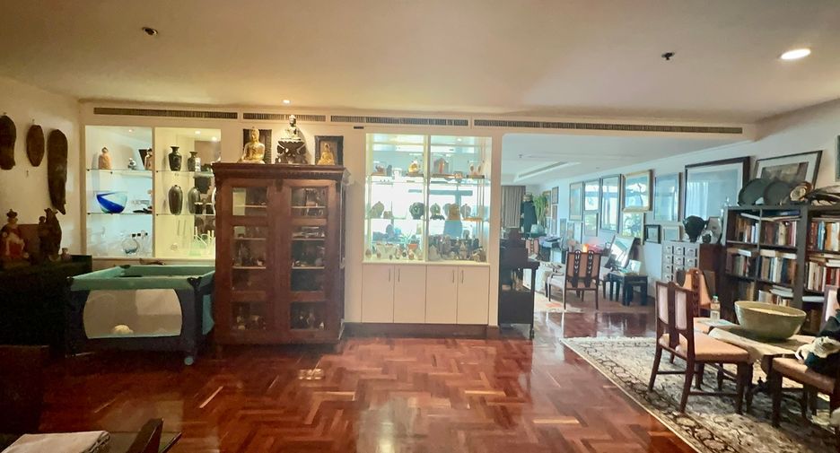 For sale 3 bed condo in Watthana, Bangkok