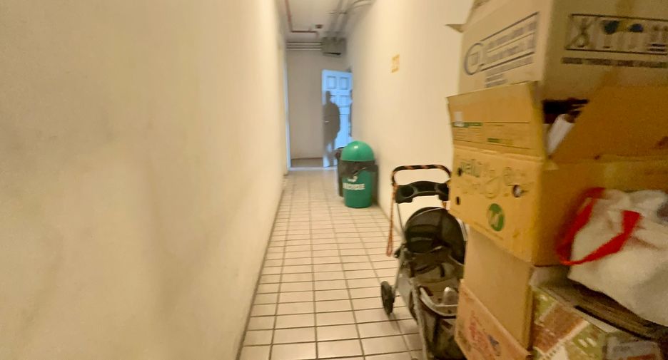 For sale 3 bed condo in Watthana, Bangkok